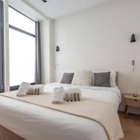 1 Bedroom Canal St Martin Eurostar Апартаменты Париж