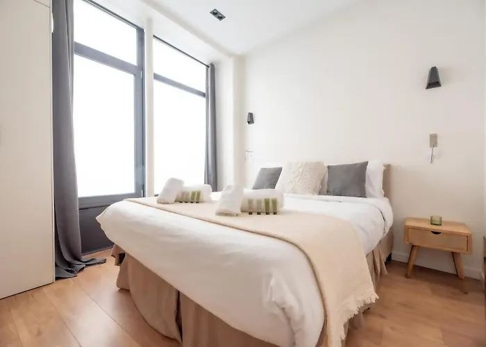 1 Bedroom Canal St Martin Eurostar Париж