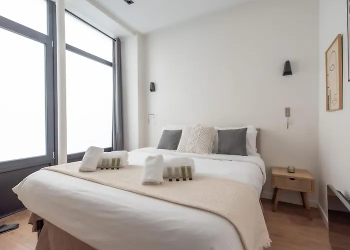 1 Bedroom Canal St Martin Eurostar Апартаменты Париж