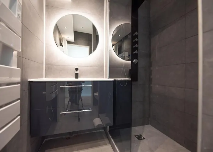 1 Bedroom Canal St Martin Eurostar Париж